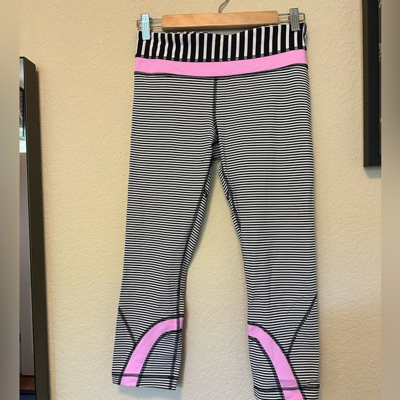 Rare - lululemon SeaWheeze striped capri leggings with pink details. Size 6. - Picture 1 of 5
